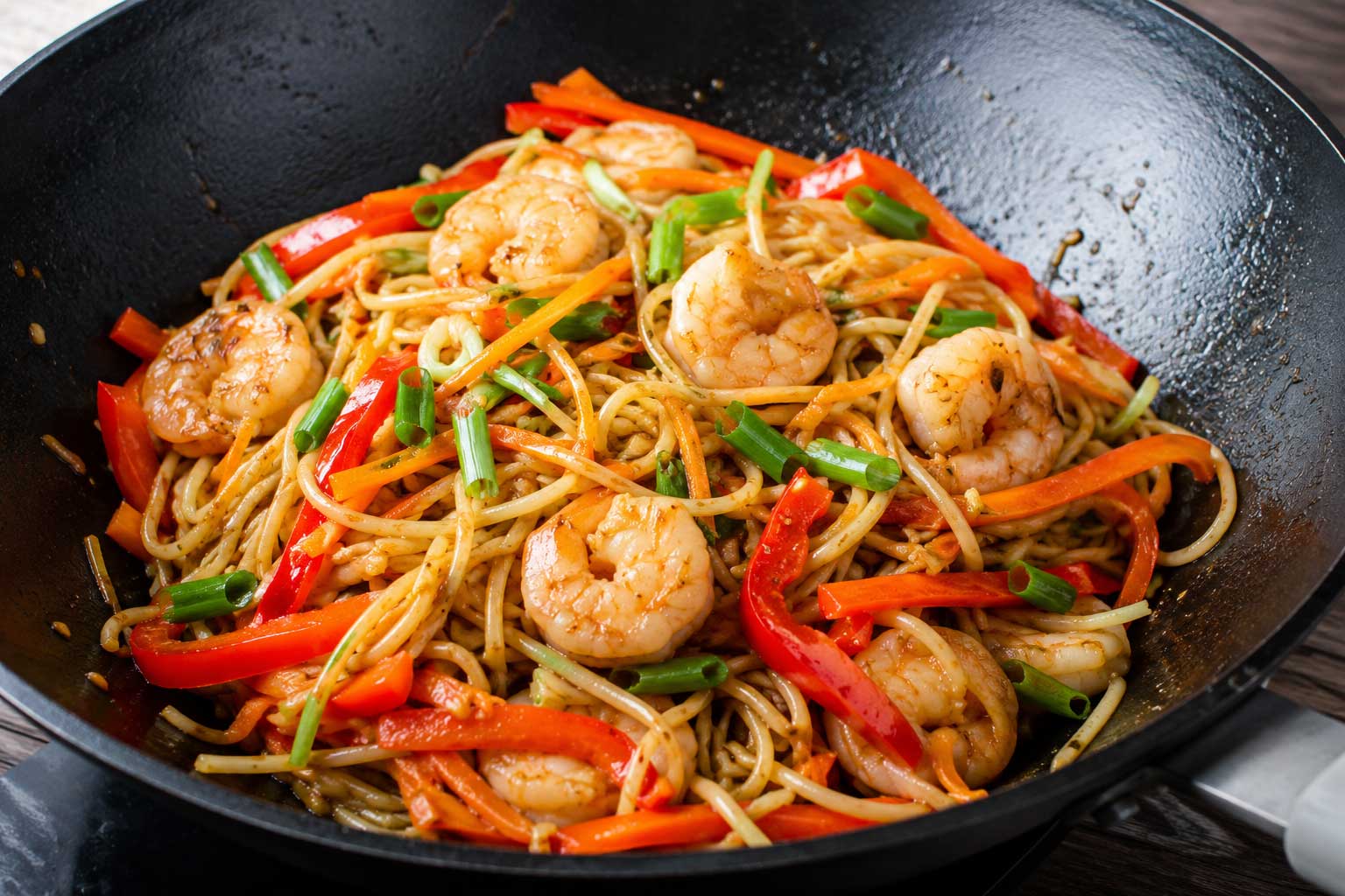 Wok recept: Garnélás wok tésztával