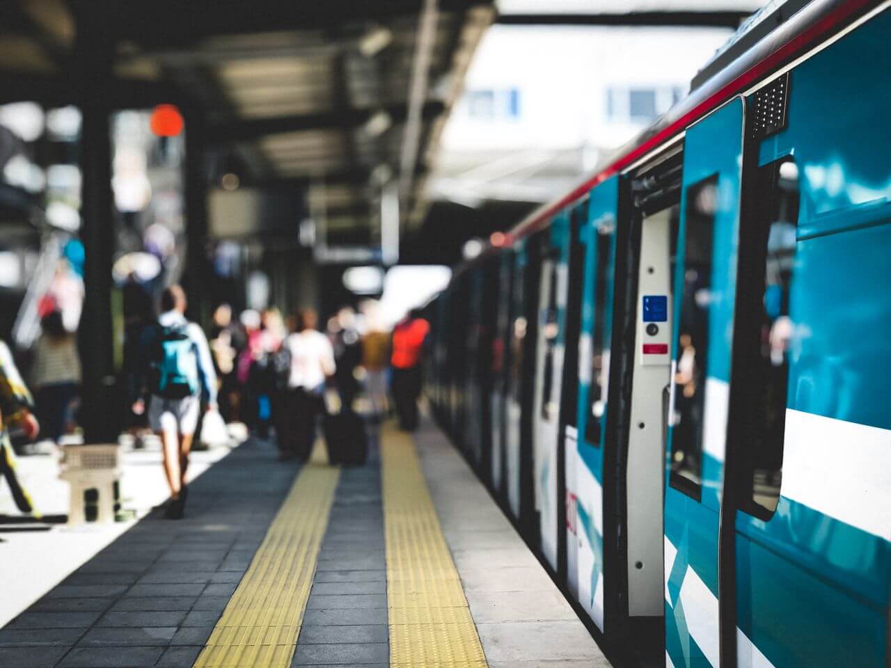 Vonat vagy busz? Így döntsd el, melyikkel érdemes menned